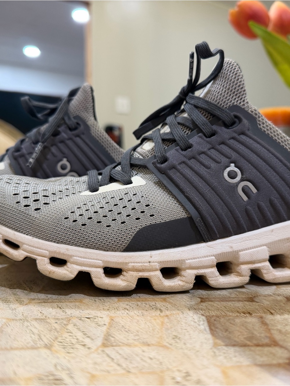 On Running Running Women’s 9 Cloudswift Gray Athletic Shoes